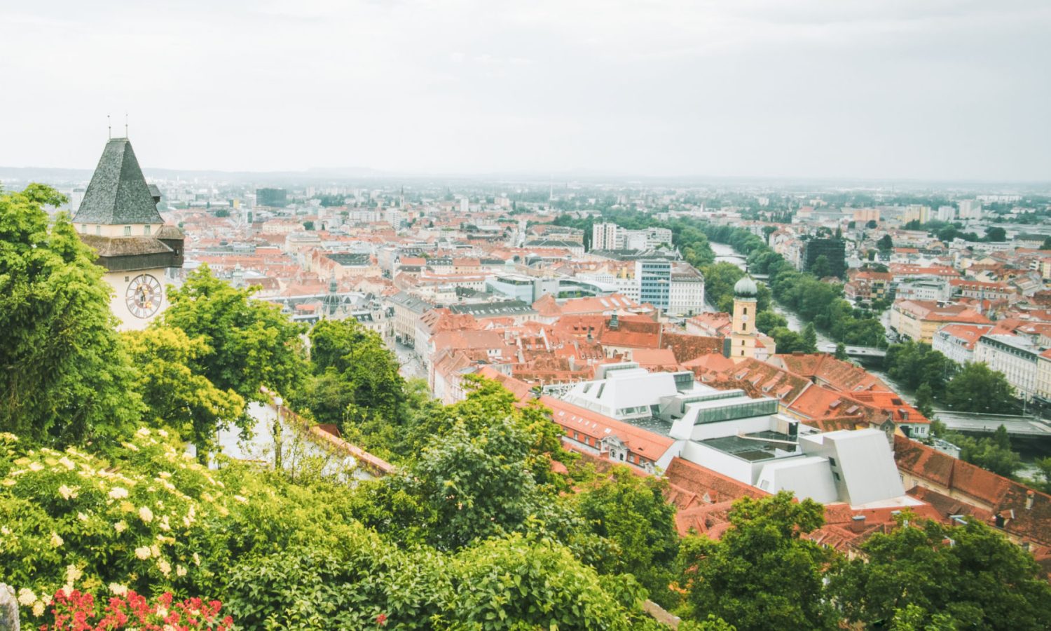 Ein Blick auf die Stadt Ljubljana, Slowenien, mit Immobilien von Gersin Immobilien. Ein Blick auf die Stadt Ljubljana, Slowenien, mit Immobilien von Gersin Immobilien.