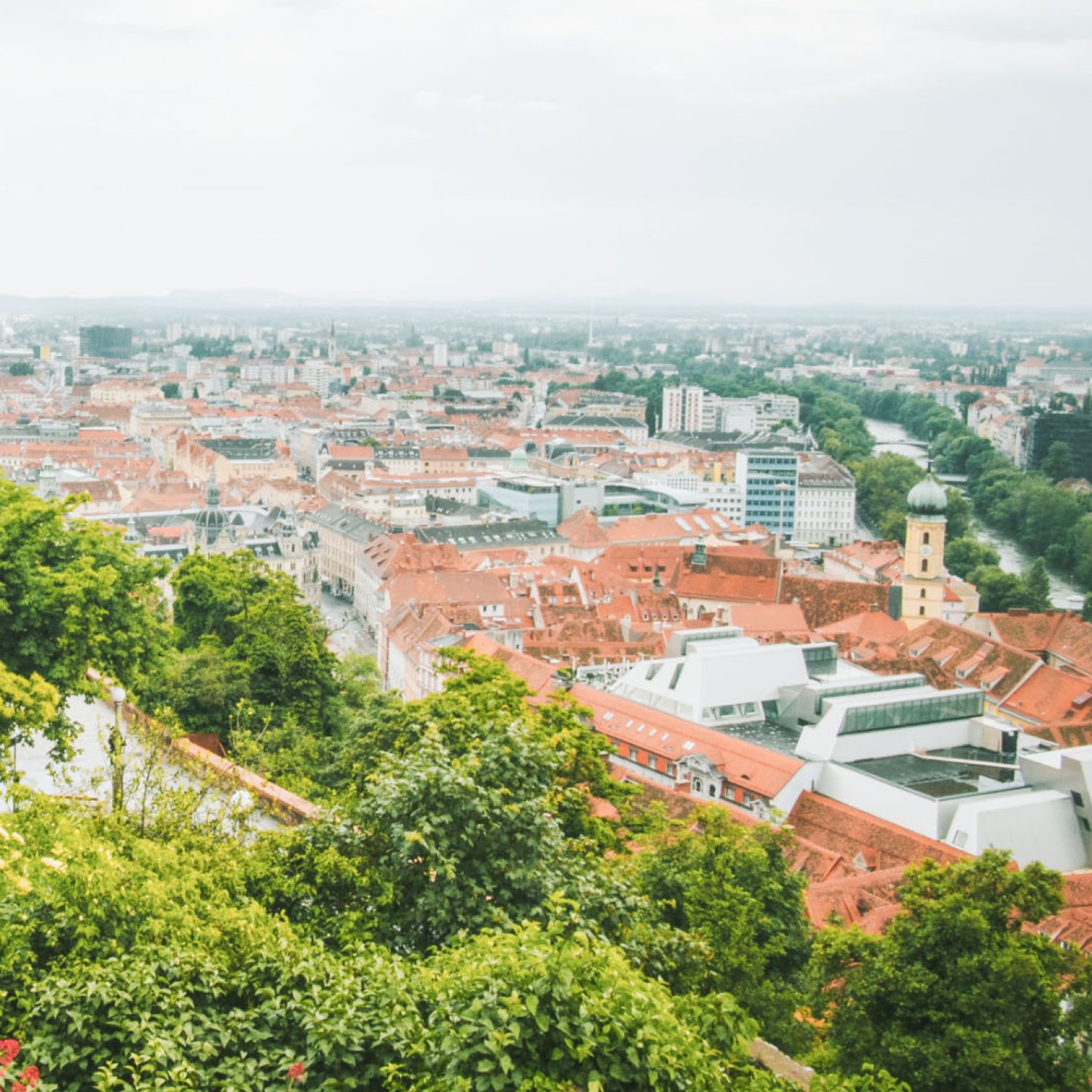 Ein Blick auf die Stadt Ljubljana, Slowenien, mit Immobilien von Gersin Immobilien.