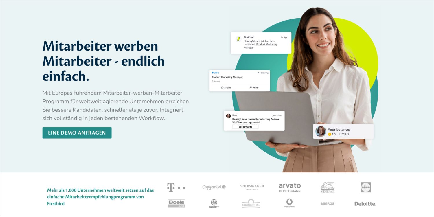 Eine Firstbird-Website mit einer Frau, die einen Laptop hält.