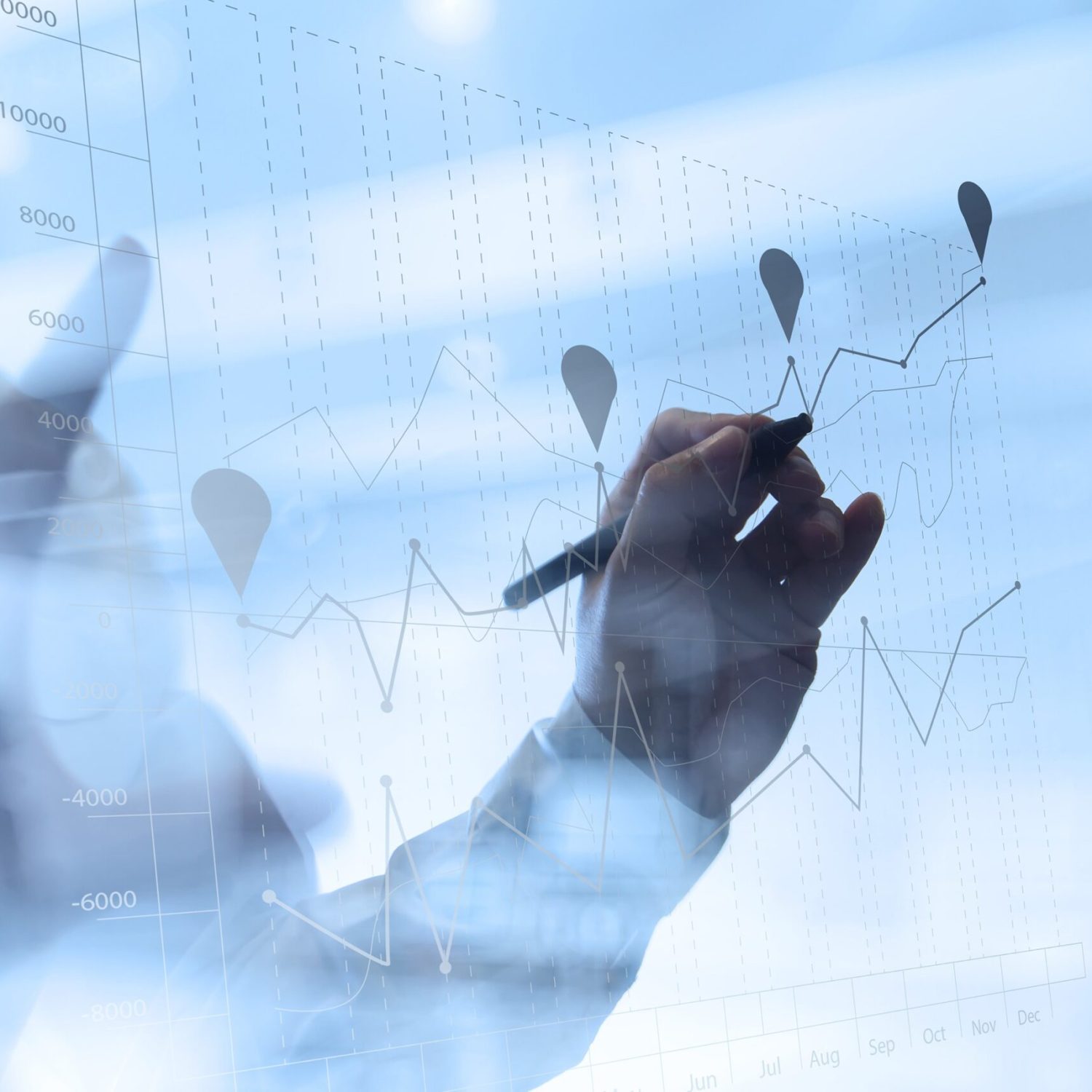 Eine Person zeichnet auf einem Blechinger-Diagramm.